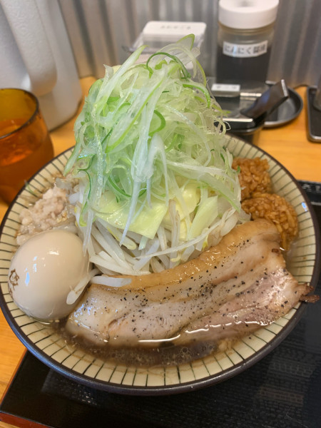 「優勝軒黒醤油(味玉)にんにく背脂」@優勝軒 平窪店の写真