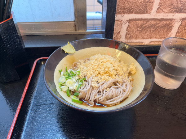 「冷やしたぬきそば400円」@小粋そばの写真