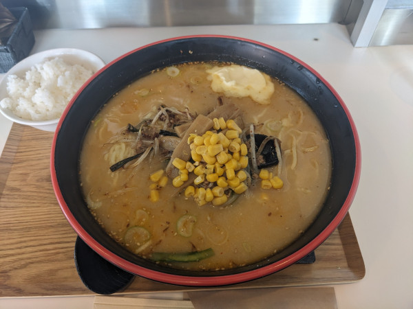 「味噌バタコーン大盛　1050円」@札幌ラーメン サロマの写真