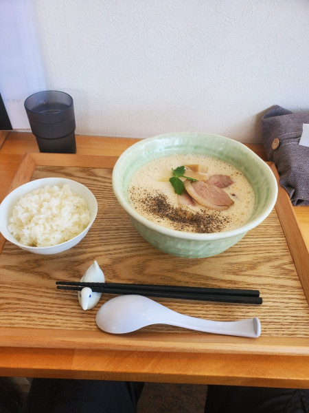 「鴨らぁ麺白湯@1000」@らぁ麺 かものはいろの写真