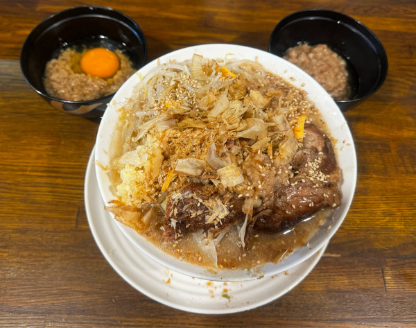 「塩ラーメン＋スライスチーズ＋アブタマ」@道の途中の写真