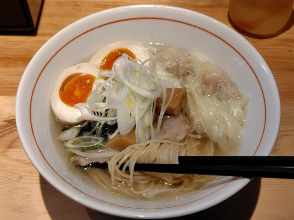 「白海老ワンタン·味玉·鰹節ご飯」@日本橋 朱鷺の写真