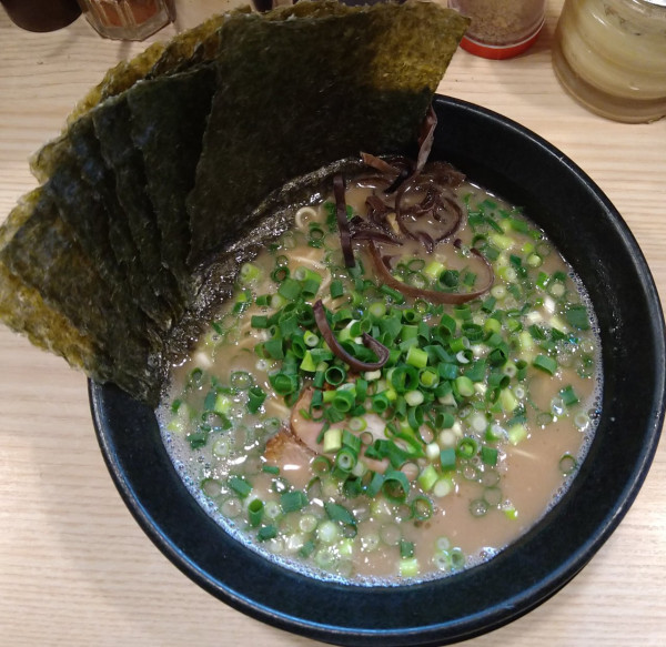 「ねぎらーめん 940円 のり 120円」@九州とんこつらーめん ひらさわの写真