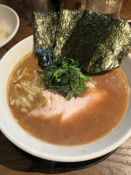 「ラーメン」@横浜家系らーめん 輝道家 水道橋駅前店の写真