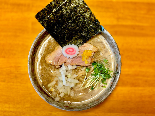 「燻製秋刀魚ラーメン1,100円」@豚骨らーめん れんの写真