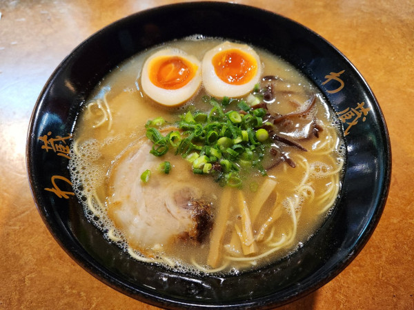 「味玉らーめん」@博多とんこつラーメン わ蔵 中目黒店の写真