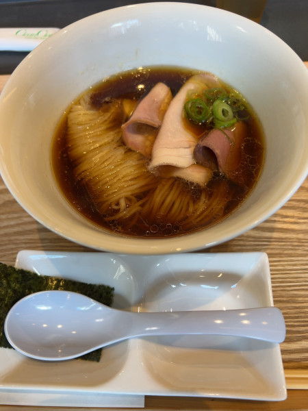 「地鶏光麺醤油（1.100円）」@支那そば 鋳の写真