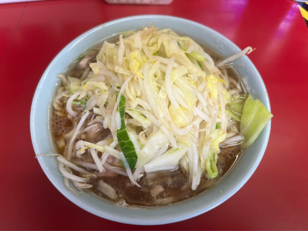 「小ラーメン　ぶた2枚」@ラーメン二郎 中山駅前店の写真