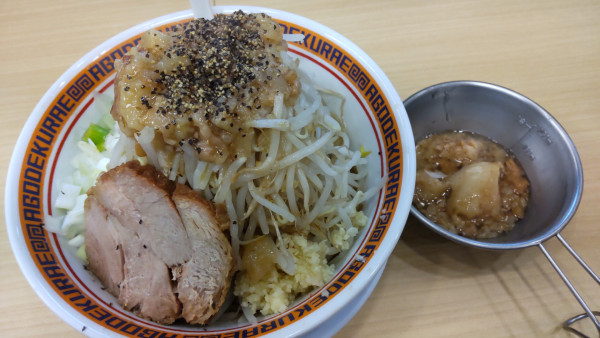 「ミニ汁なし800円ヤサイマシ、ニンニク普通、アブラマシ」@麺屋 顎で喰らえの写真