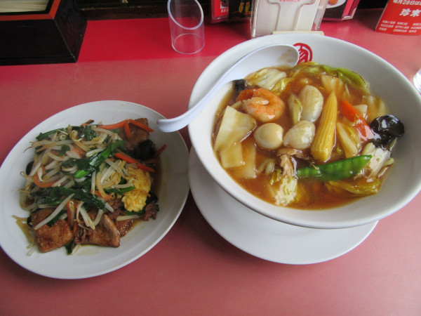 「うまに麺（８８０円）＋ニラレバ炒め７３０円」@珍來 取手店の写真