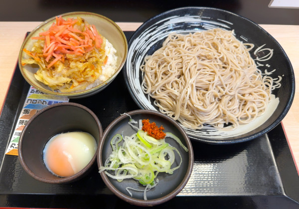 「朝セット(480円)+大盛(100円)+温玉(クーポン)」@ゆで太郎 南青山一丁目店の写真