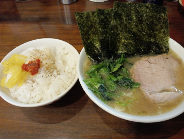 「ミニラーメン+小ライス(¥650+ランチサービス)」@洞くつ家の写真