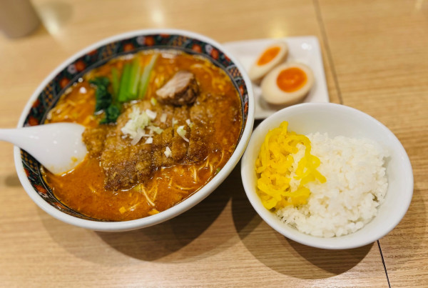 「排骨担々麺（中辛・バリカタ￥1230）他」@寿限無担々麺 上野店の写真