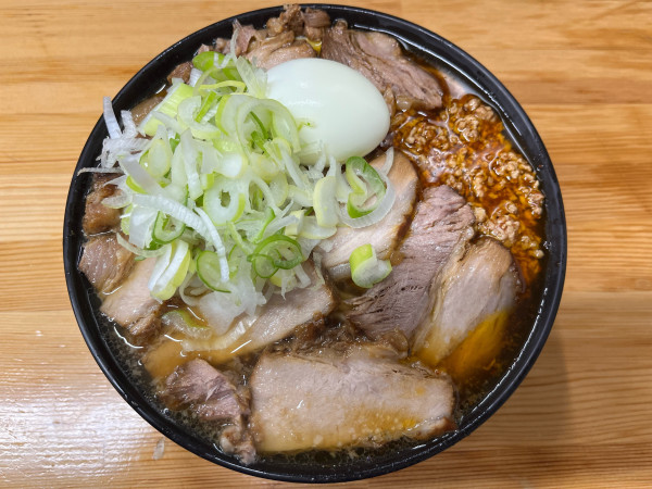 「激辛チャーシュー麺(中)+ネギ、ゆで卵」@北大塚ラーメンの写真