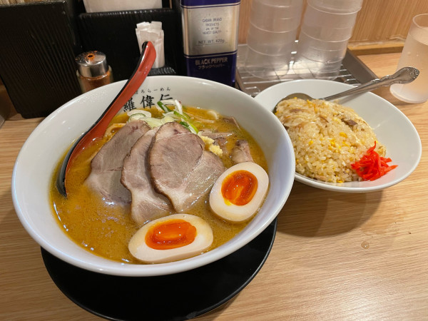「みそ とくのせ + 少なめチャーハン」@さっぽろ羅偉伝 立川店の写真