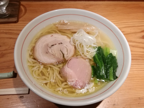 「やまなし地鶏の塩らーめん」@中華蕎麦うゑずの写真