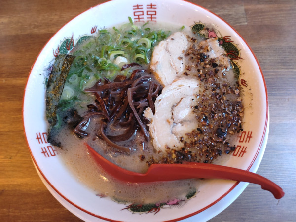 「熊本玉名ラーメン　９５０円」@濃厚豚骨 くまめん 神田店の写真