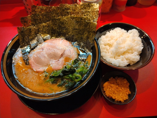 「ラーメン(並)¥850+のり¥100+無限ニンニク¥50-」@王道家直伝 家系ラーメン 本ごう家王道乃印の写真