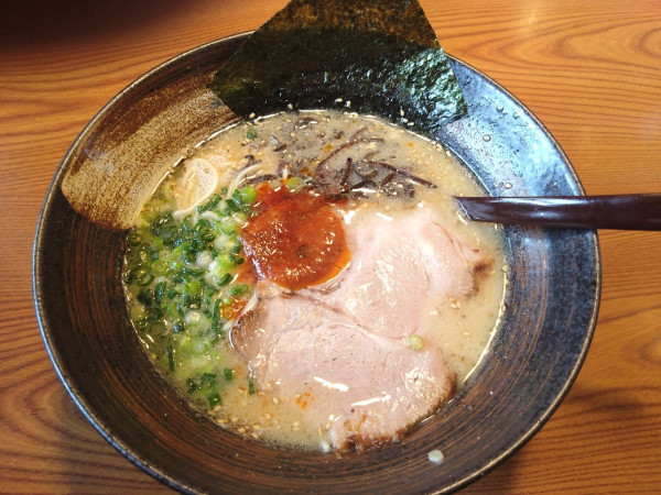 「とん塩らーめん赤」@小樽らーめん豆の木 平方店の写真