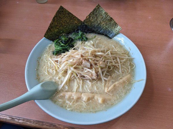 「ネギ塩ラーメン（大盛）1100円」@ラーメンショップ 足利50号店の写真