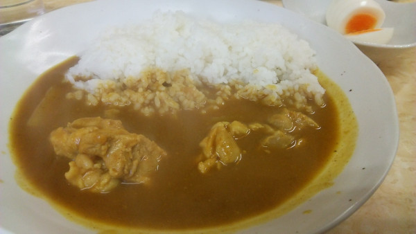 「チキンカレー 600円＋ゆで卵 50円」@カレーの店 サカエヤの写真