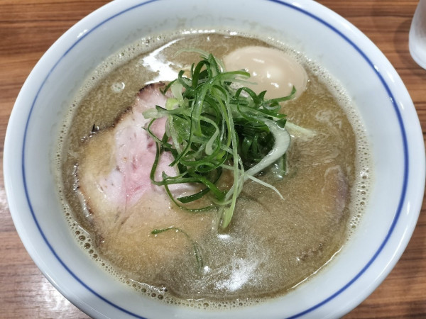 「味玉中華そば大盛り 味付き替え玉」@中華そば 西川の写真