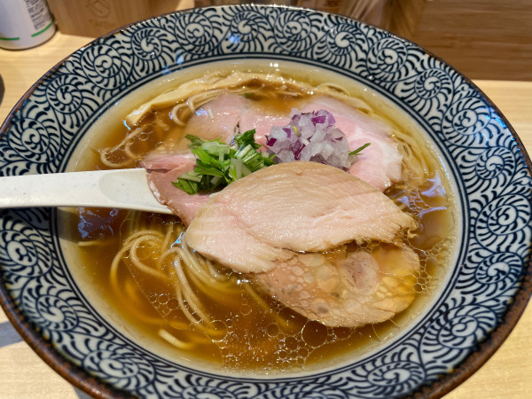 「鴨と上州地鶏中華そば（790円）」@鴨と蟹 中華そば 燈 登戸店の写真
