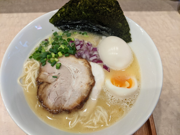 「鶏白湯ら〜めん塩」@麺処 八鶏の写真