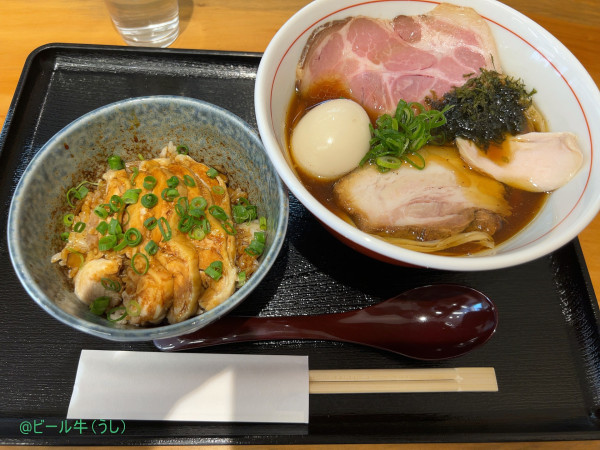 「特製醤油ら〜めん(1400円)、鶏めし(450円)」@さくら食堂。の写真