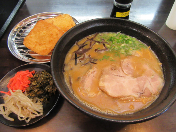 「味噌豚骨ラーメン（８００円）＋辛子麺変更５０円＋他」@麺屋 小鉄 稲敷店の写真