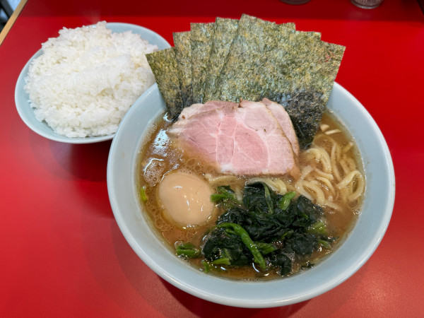 「上ラーメン　850円」@横浜ラーメン 武蔵家 三鷹店の写真