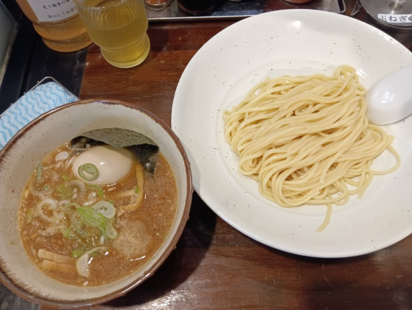 「清湯つけ麺・小盛+味玉(¥900+小盛の一品サービス)」@つけ麺 紅葉の写真