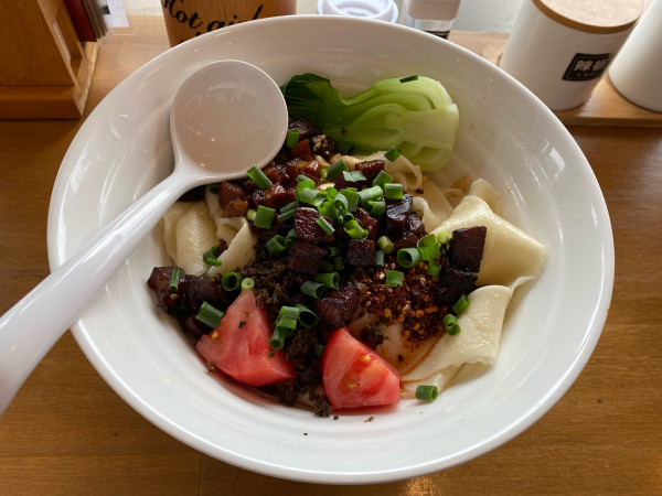「西安ヨウポービャンビャン麺（大盛辛口）1,000円」@辣妹姐の写真
