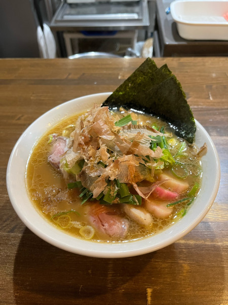 「限定 鰹白湯ラーメン 中盛り」@自家製麺こうじの写真