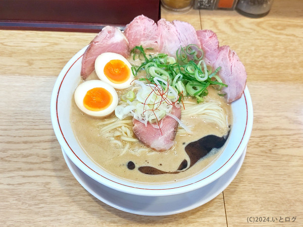 「特製サバ白湯（麺大盛り）」@らーめん 香澄 中崎町店の写真