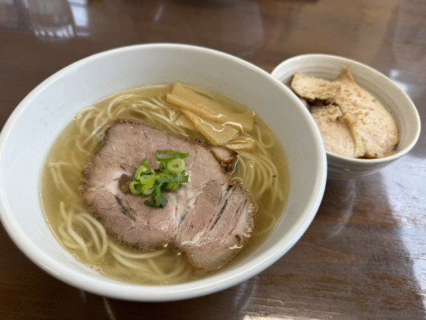 「塩らーめん＋大山どりのタタキ丼」@天日地鶏の写真