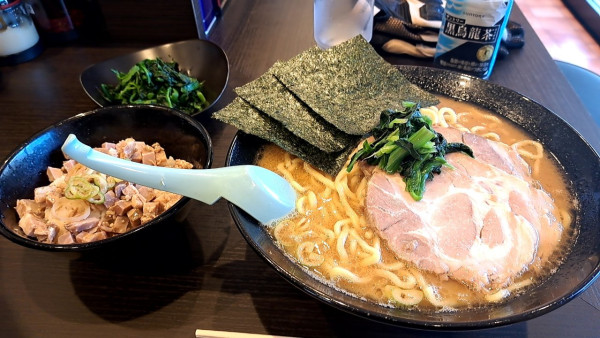 「チャーシュー麺大盛り　ほうれん草　チャーシュー飯」@せんだい味噌部の写真