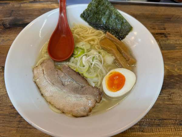 「塩らーめん　大盛」@らーめん じゃげな 南箕輪店の写真