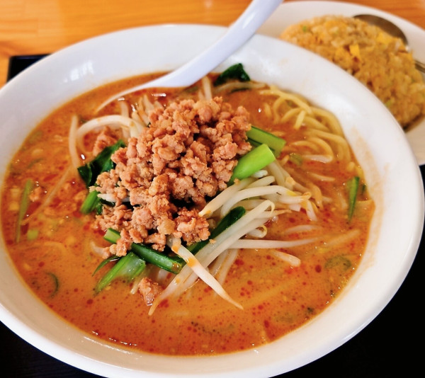 「担々麺＋半チャーハン」@鉄人餃子房 北柏店の写真