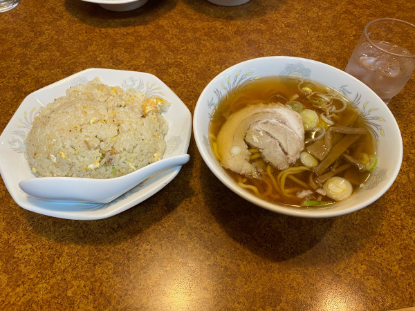 「チャーシュー+半ラーメン」@珍來 新小岩店の写真