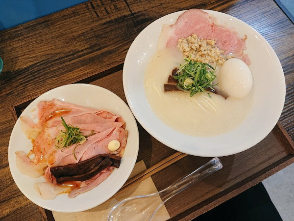 「鯛塩ラーメン、味玉、肉丼」@むかん 初台の写真