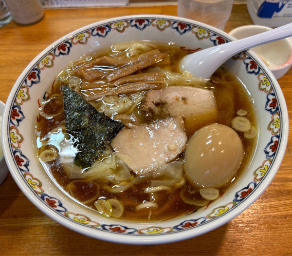 「わんたん麺＋味付玉子＋白ごはん」@春木屋 荻窪本店の写真