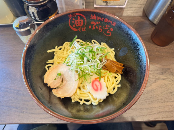 「油そば 並(150g)800円オープン記念価格500円」@油そば専門店ぶらぶら 白山店の写真