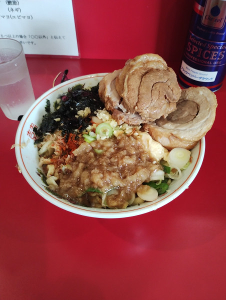 「ラーメン（豚2枚）+汁なし+豚まし　1380円」@ラーメン英二の写真