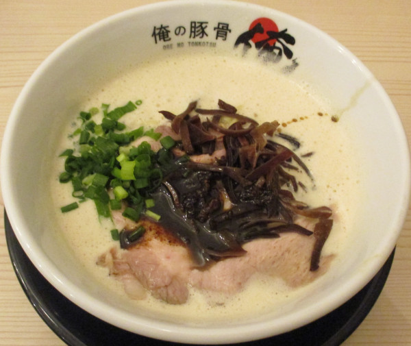 「黒泡豚骨(麺ヤワ)900円」@俺の豚骨 渋谷店の写真