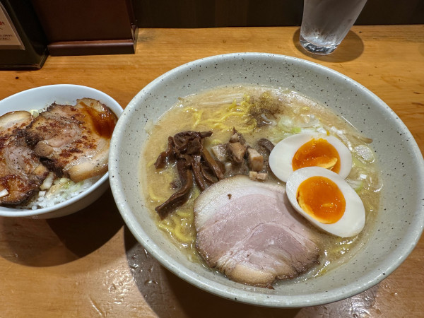 「味玉味噌らーめん+チャーシューごはん」@つじ田 味噌の章の写真