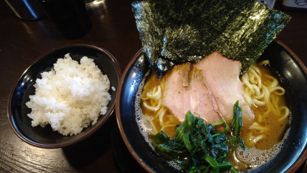 「ラーメン並、海苔、食べ放題ライス」@西池袋 皇綱家 三鷹大沢店の写真
