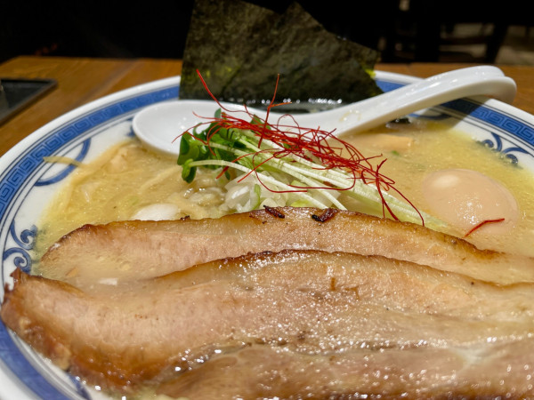 「鶏白湯特製ラーメン」@つけ麺や 武双 グランツリー武蔵小杉店の写真