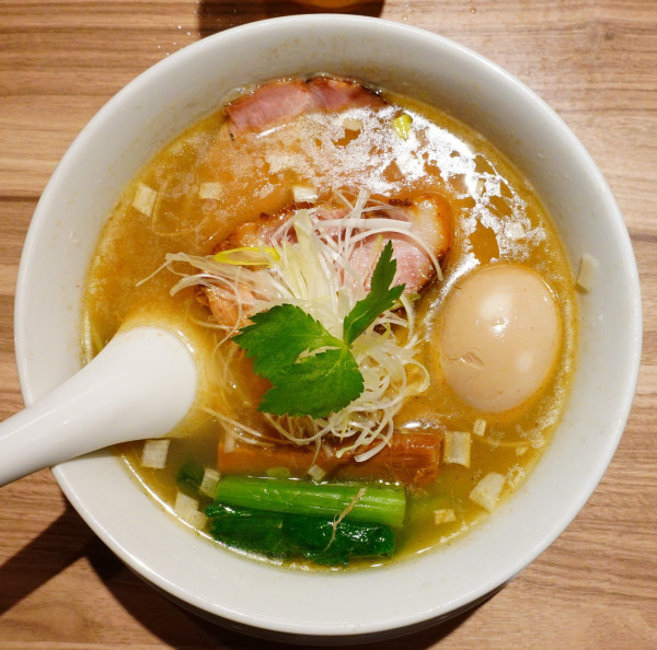 「塩そば＋半熟煮卵＋生ビール」@麺や 豊の写真