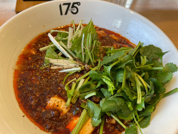 「麻婆麺1000円+大盛パクチー300円」@175°DENO～担担麺～ 福島店の写真